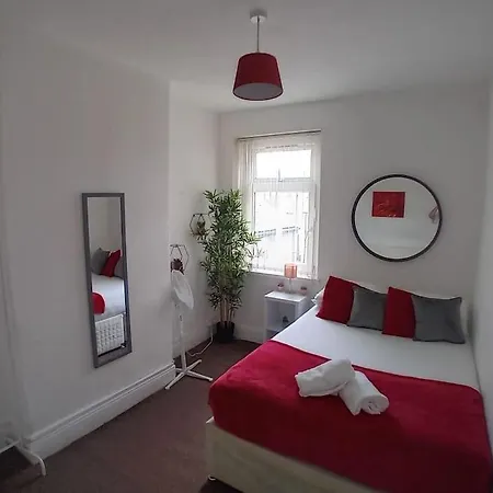 Large Family Home Central Location 3 Double Bedrooms And 1 Single Bedroom Cardiff Exterior foto