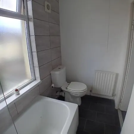 Large Family Home Central Location 3 Double Bedrooms And 1 Single Bedroom Cardiff Exterior foto