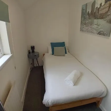 Large Family Home Central Location 3 Double Bedrooms And 1 Single Bedroom Cardiff Exterior foto
