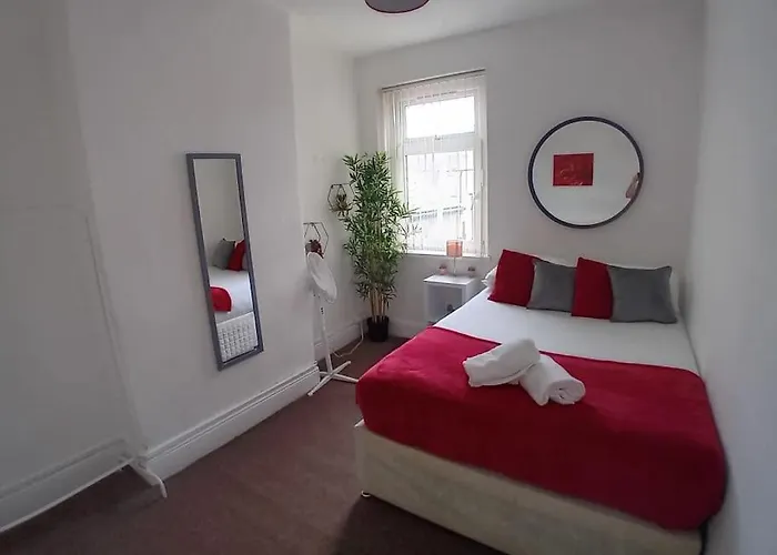 Large Family Home Central Location 3 Double Bedrooms And 1 Single Bedroom