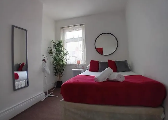 Large Family Home Central Location 3 Double Bedrooms And 1 Single Bedroom