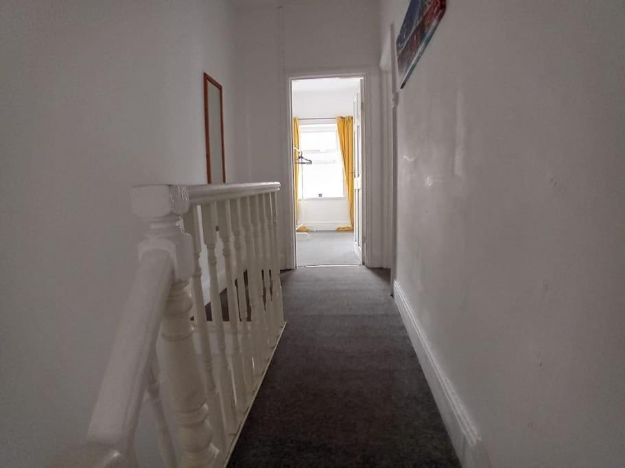 Large Family Location 3 Double Bedrooms And 1 Single Bedroom Ferienhaus Cardiff